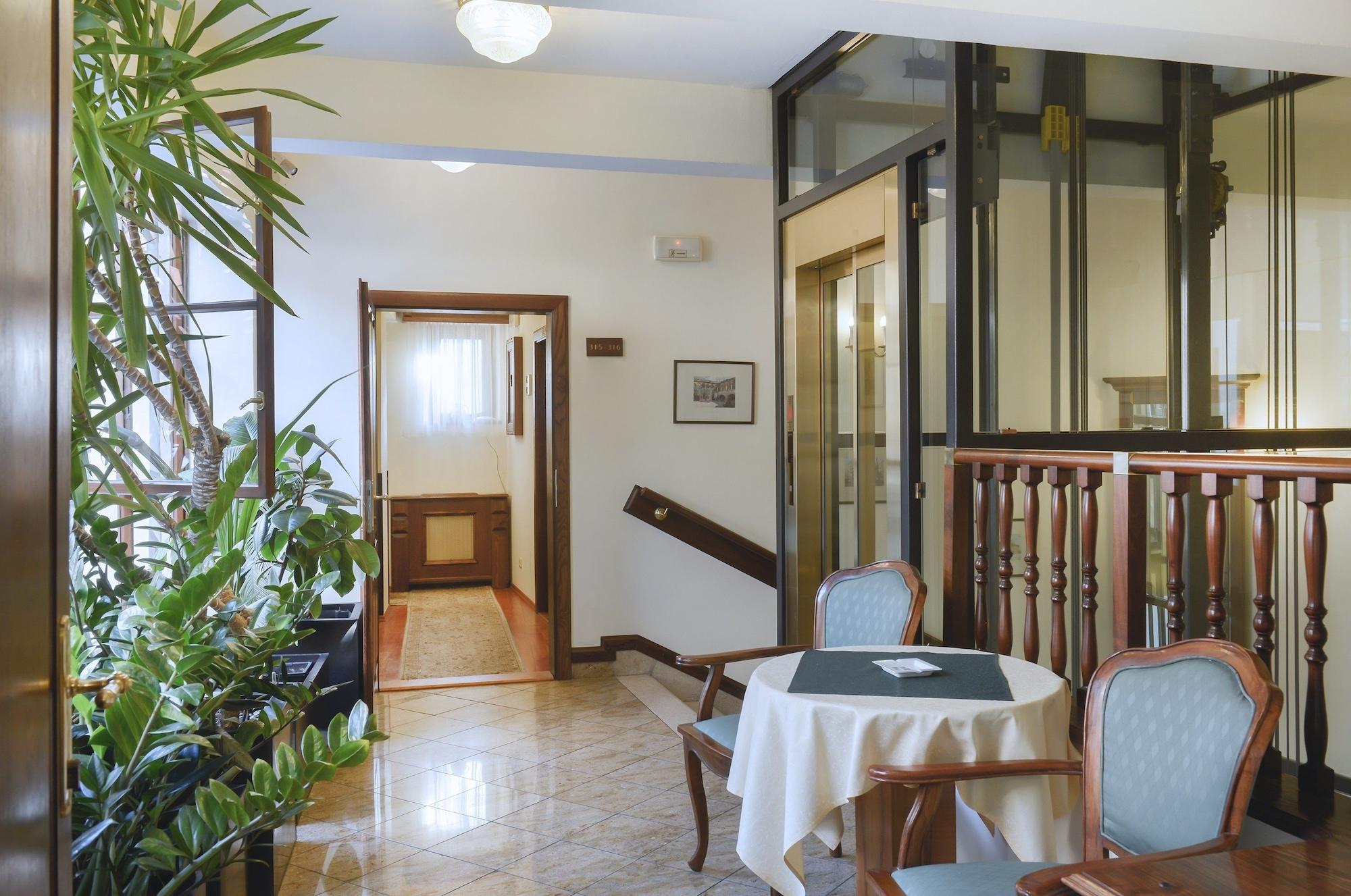 Hotell Grand Prag